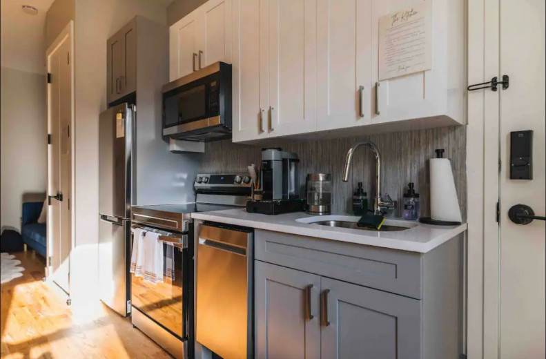 340 Devoe St, Apt 2B Image 4