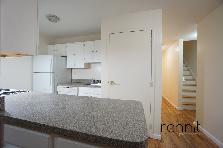 291 Pulaski St, Apt 1 Image 3