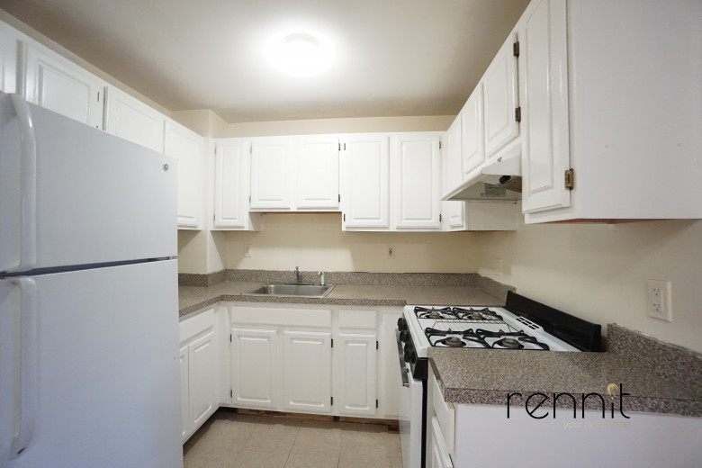291 Pulaski St, Apt 3 Image 2