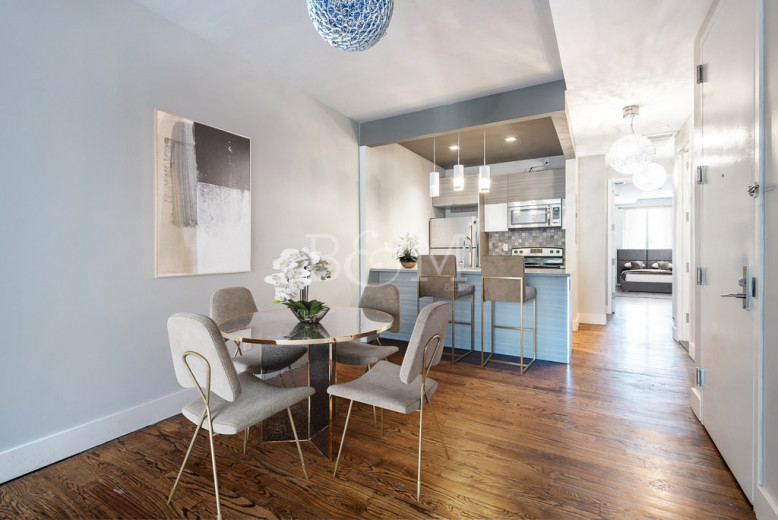 583 Van Buren St, Apt 3 Image 3