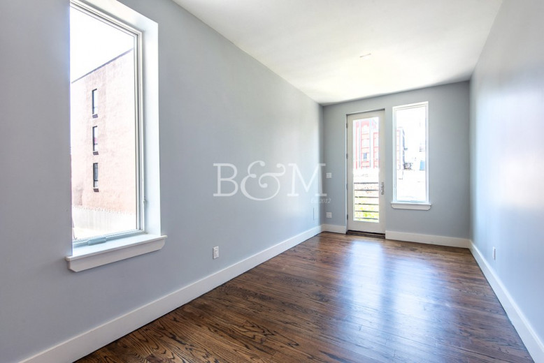 583 Van Buren St, Apt 3 Image 24
