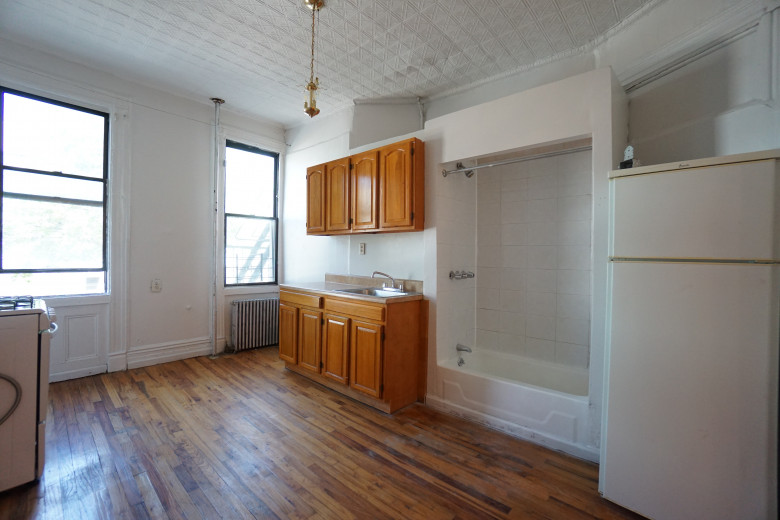 114 Walton St, Apt 6 Image 3