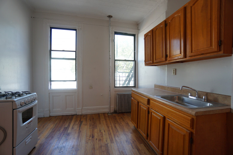 114 Walton St, Apt 6 Image 6