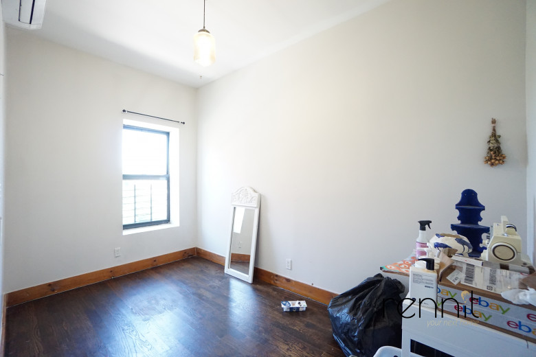 758 Willoughby Ave, Apt 4 Image 12