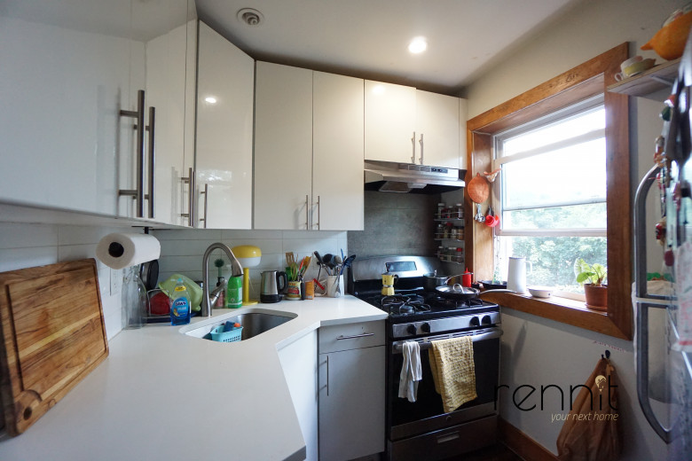 758 Willoughby Ave, Apt 4 Image 6