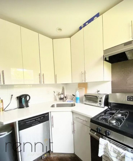 758 Willoughby Ave, Apt 4 Image 7