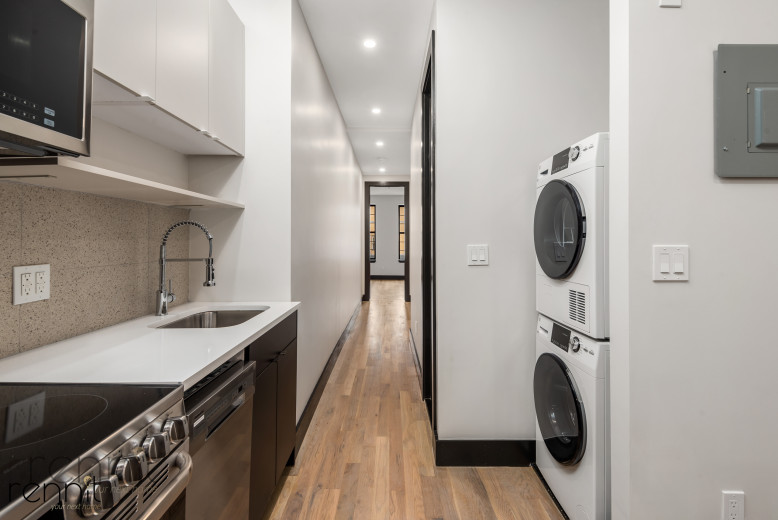 127 Thames Street, Apt 2L Image 3