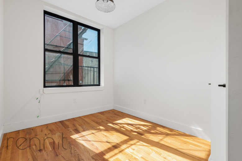 702 Evergreen Ave, Apt 3L Image 4