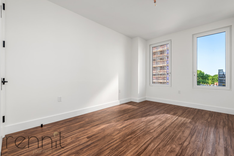 26-24 4th St, Apt 711A Image 9