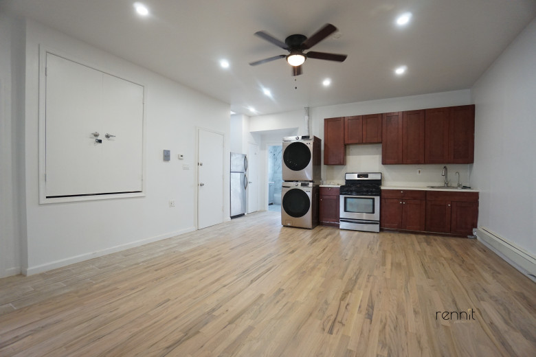 744 Myrtle Ave, Apt 3 Image 1