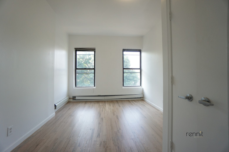 744 Myrtle Ave, Apt 3 Image 4