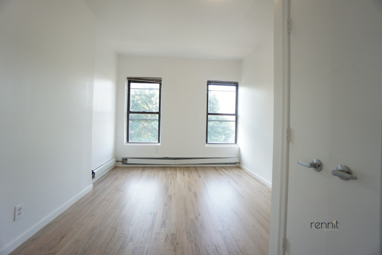 744 Myrtle Ave, Apt 3 Image 9