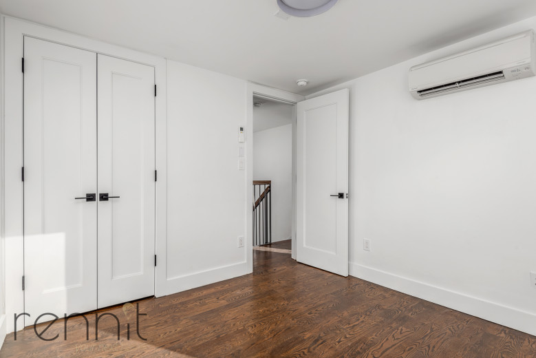 17 Kent Ave, Apt 1 Image 13