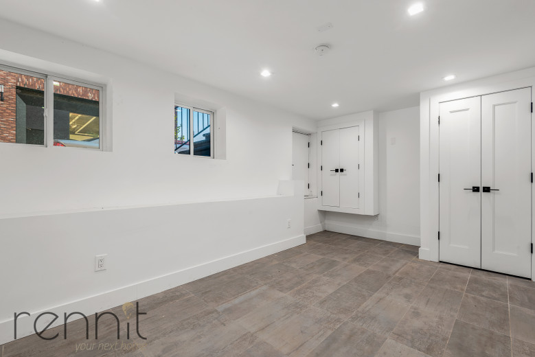 17 Kent Ave, Apt 1 Image 16