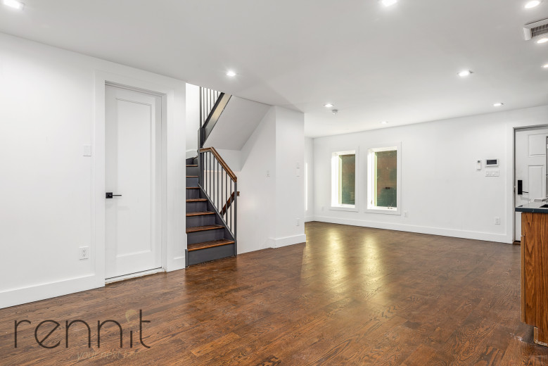 17 Kent Ave, Apt 1 Image 2