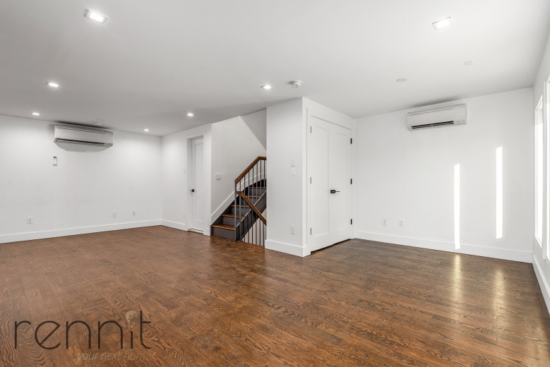 17 Kent Ave, Apt 1 Image 4