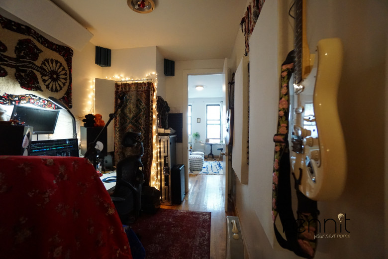 420 Melrose St, Apt 1R Image 11