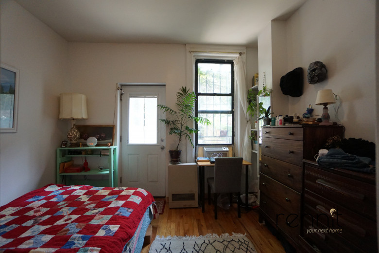 420 Melrose St, Apt 1R Image 6