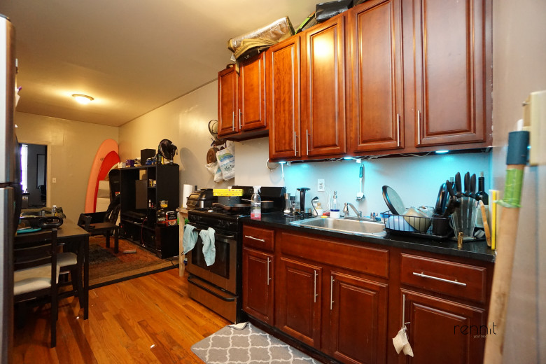 141 Thames St, Apt 1L. Image 4