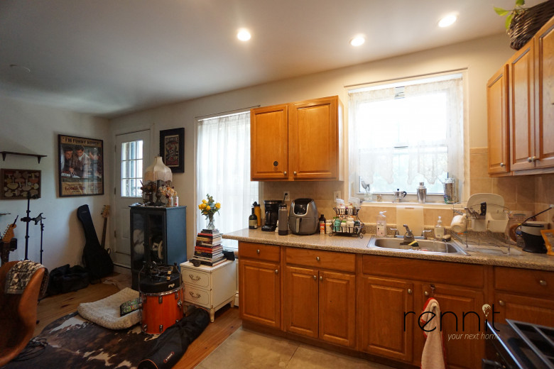 211A Lewis Ave, Apt 1 Image 3