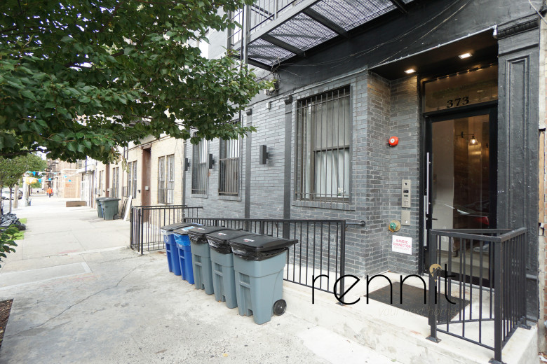 373 Howard Ave, Apt 3C Image 9