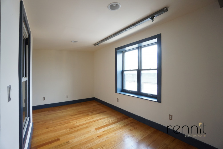 1306 Myrtle Ave, Apt 2L Image 4