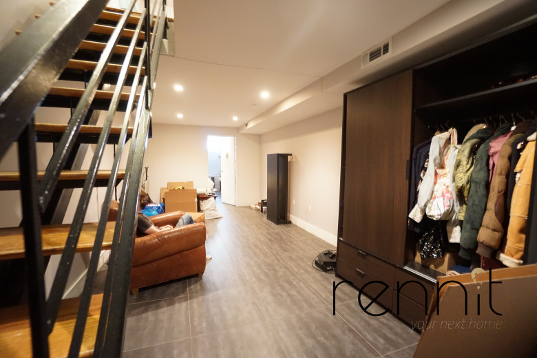 914 Hart St, Apt 1R Image 9