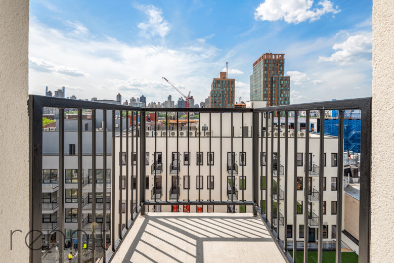 26-24 4th St, Apt 708A Image 3