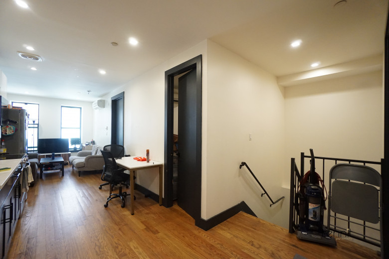 221 Martense St, Apt 1R Image 7