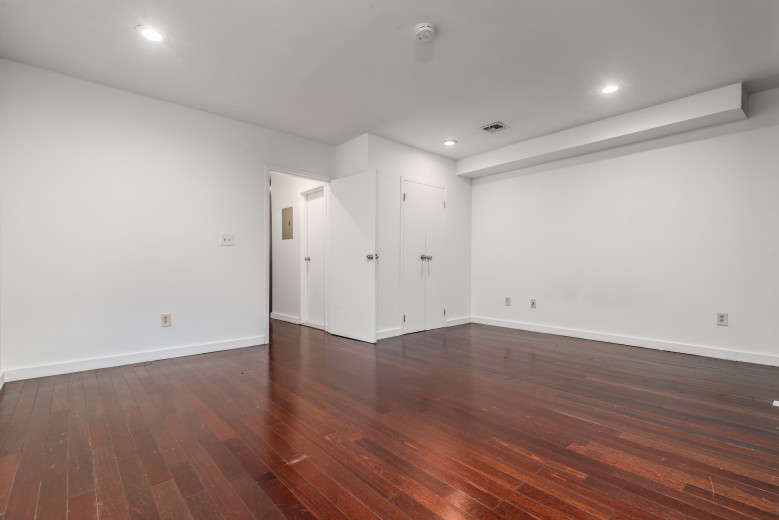 728 Lafayette Ave, Apt 2 Image 8