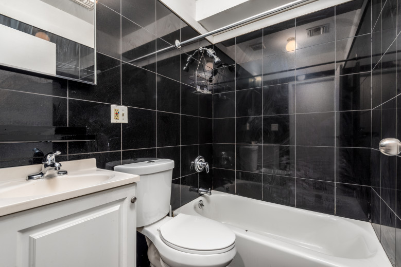 728 Lafayette Ave, Apt 2 Image 9