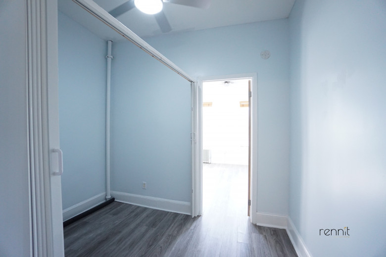 477 Fairview Ave, Apt 2R Image 4