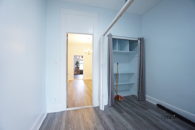 477 Fairview Ave, Apt 2R Image 5