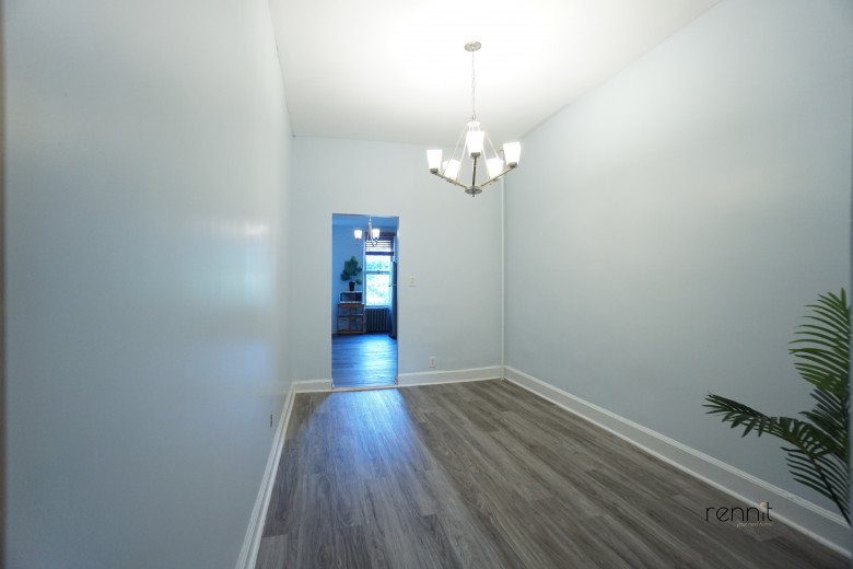 477 Fairview Ave, Apt 2R Image 6