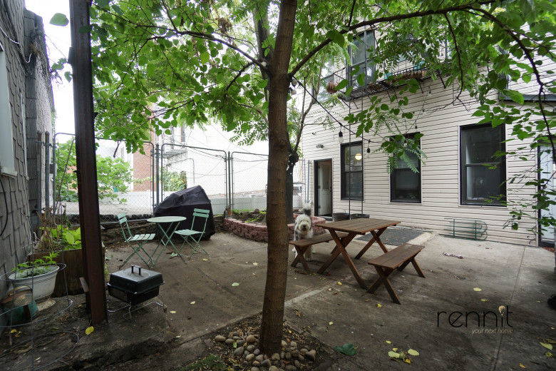 377 Manhattan Ave, Apt 1R Image 2