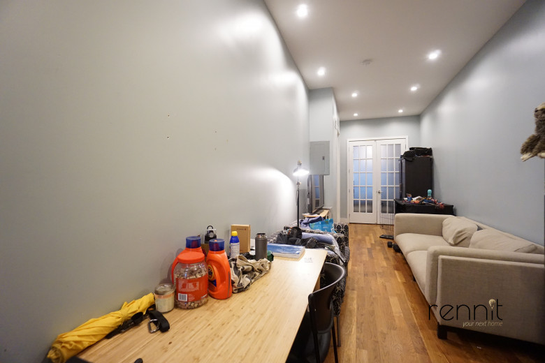 377 Manhattan Ave, Apt 1R Image 4