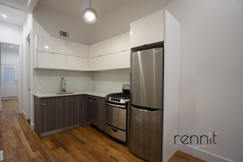 377 Manhattan Ave, Apt 1L Image 4