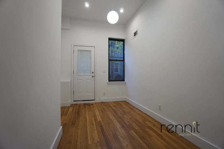 377 Manhattan Ave, Apt 1L Image 8