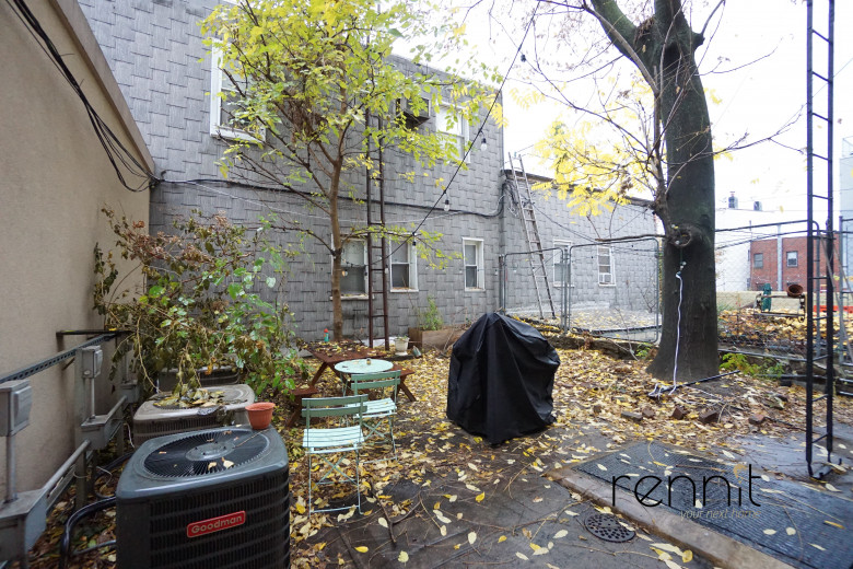 377 Manhattan Ave, Apt 1L Image 9