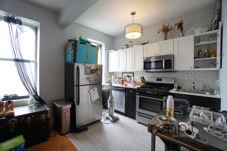 17-34 Menahan St, Apt 3F Image 1