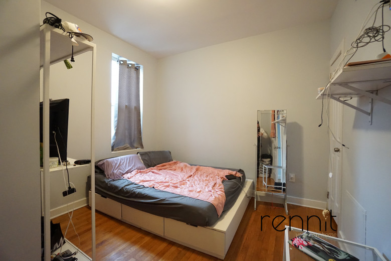 17-34 Menahan St, Apt 3F Image 9