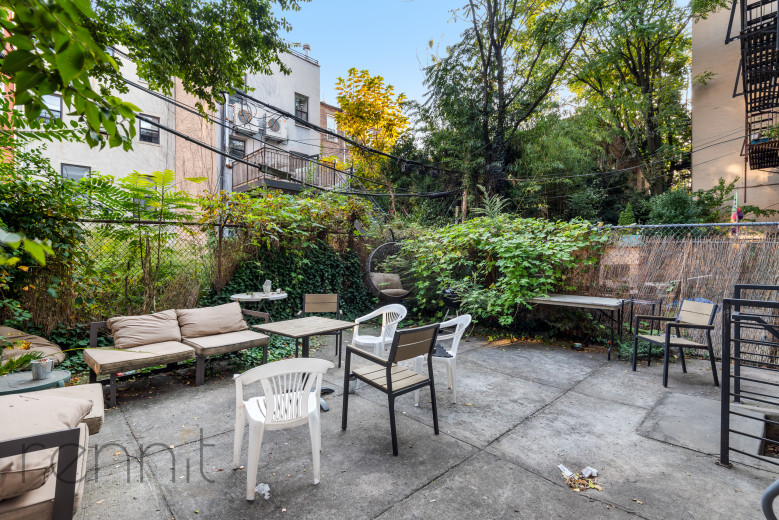 686 Jefferson Ave, Apt 2R Image 22