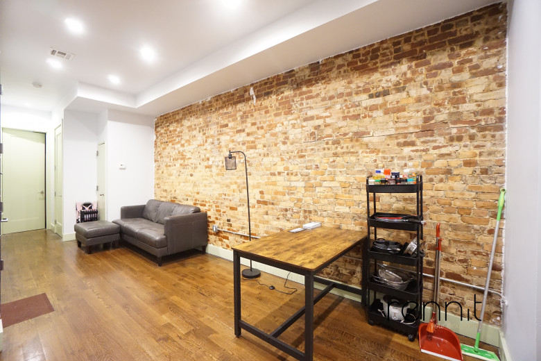 686 Jefferson Ave, Apt 2R Image 6