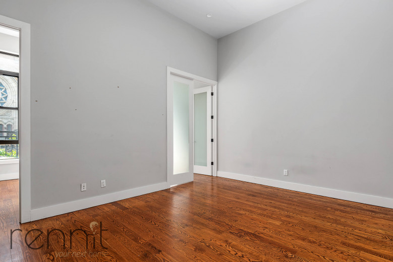 377 Onderdonk Ave, Apt 3F Image 2