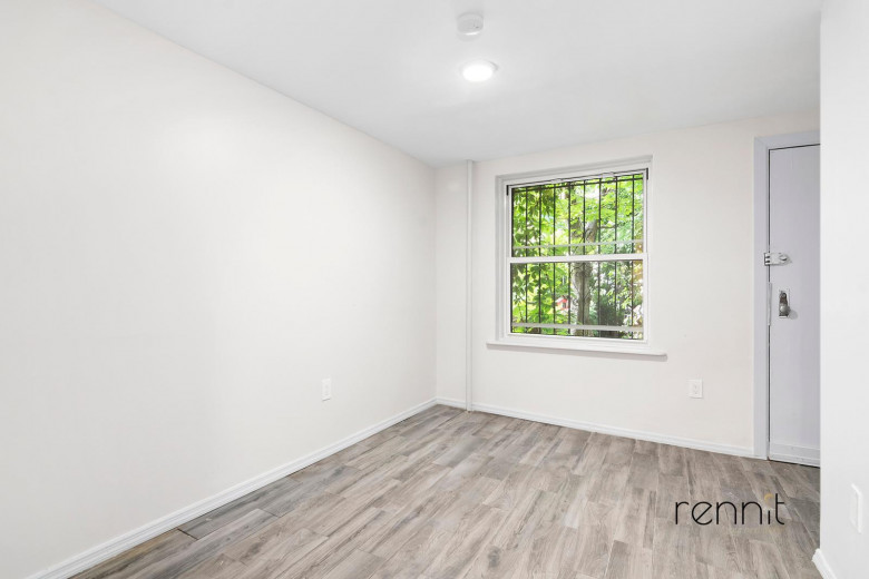 77 Somers St, Apt 1 Image 10