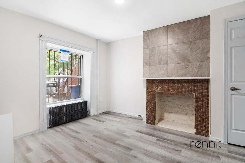 77 Somers St, Apt 1 Image 12