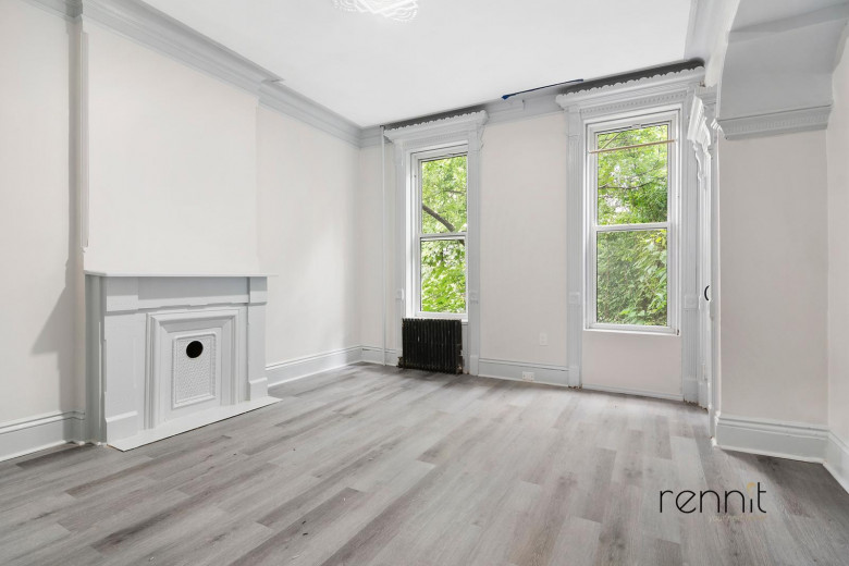 77 Somers St, Apt 1 Image 9