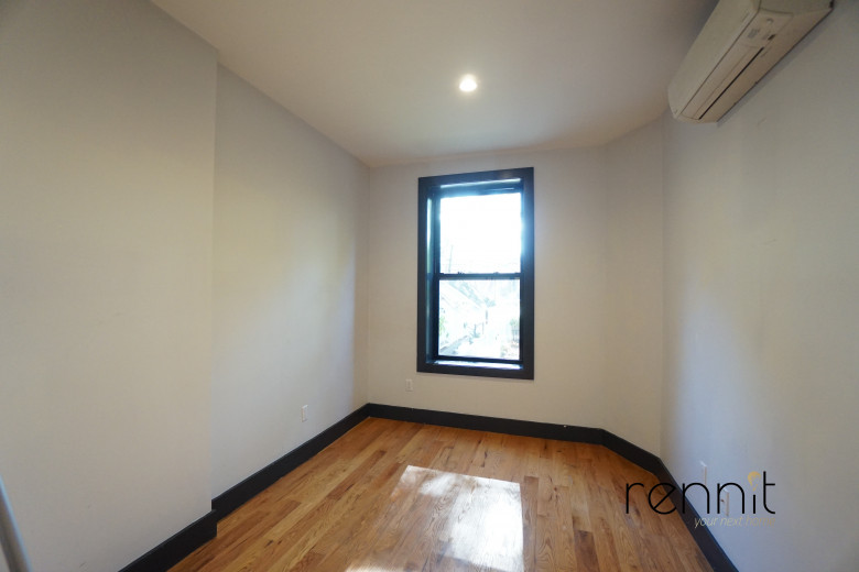 1186 Park Pl, Apt 1 Image 11