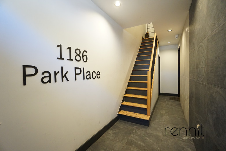 1186 Park Pl, Apt 1 Image 12