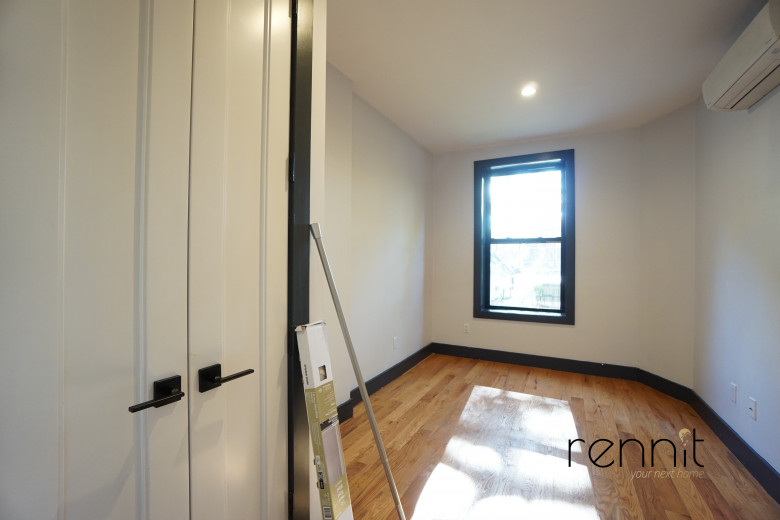 1186 Park Pl, Apt 1 Image 9